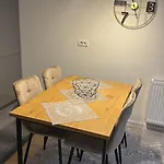 Nahorevska Apartment *